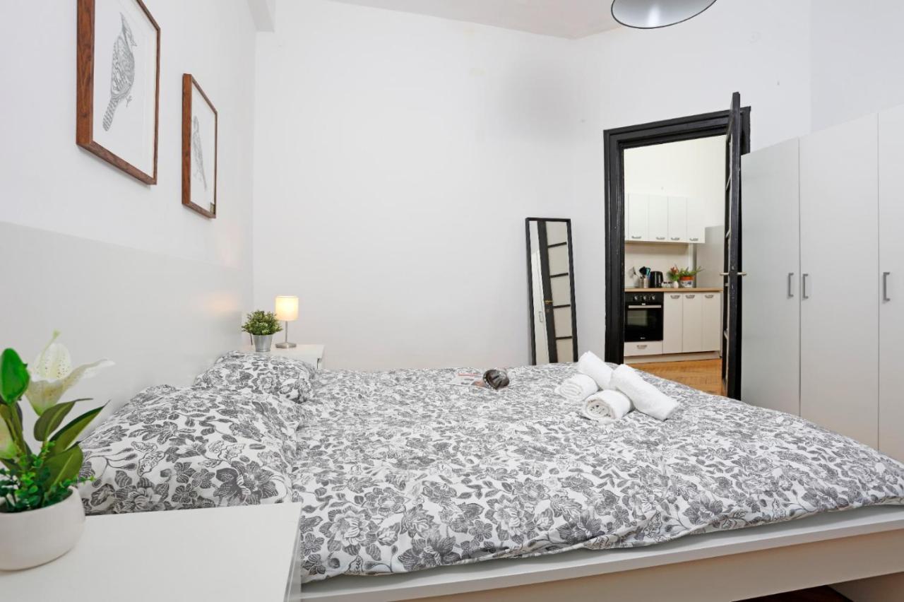 Lovely Apartment With 2 Bedrooms Бухарест Экстерьер фото